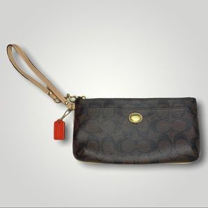 Coach wristlet ✨FREE SHIPPING✨
